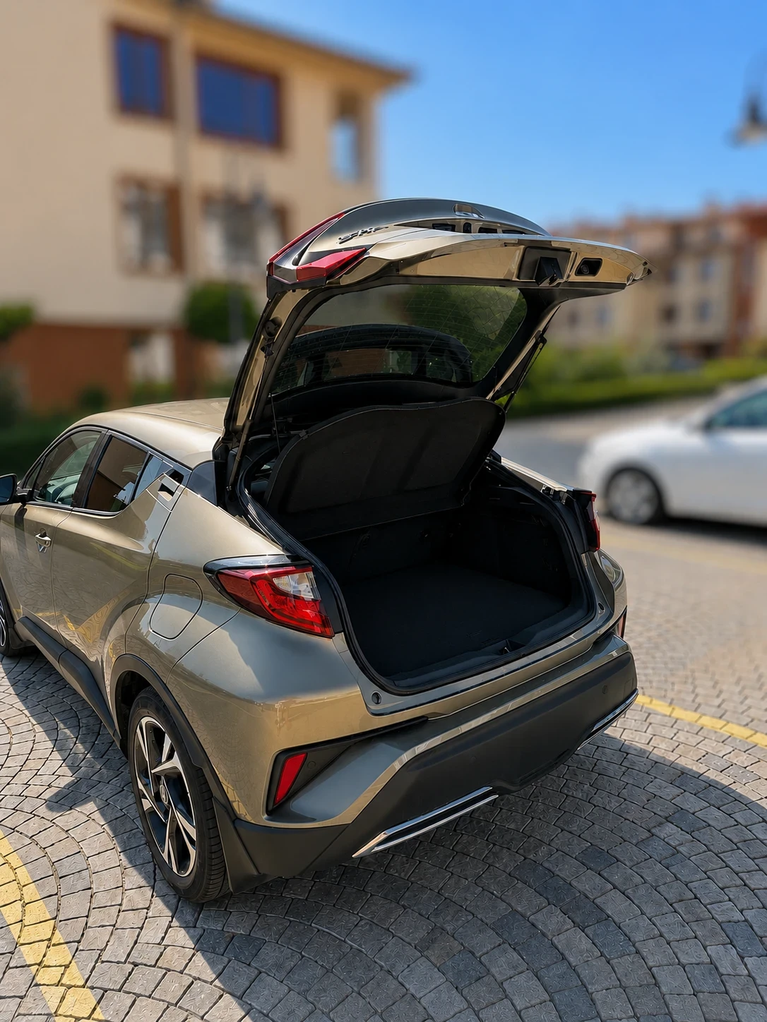 Toyota C-HR, снимка 3 - Автомобили и джипове - 55920156