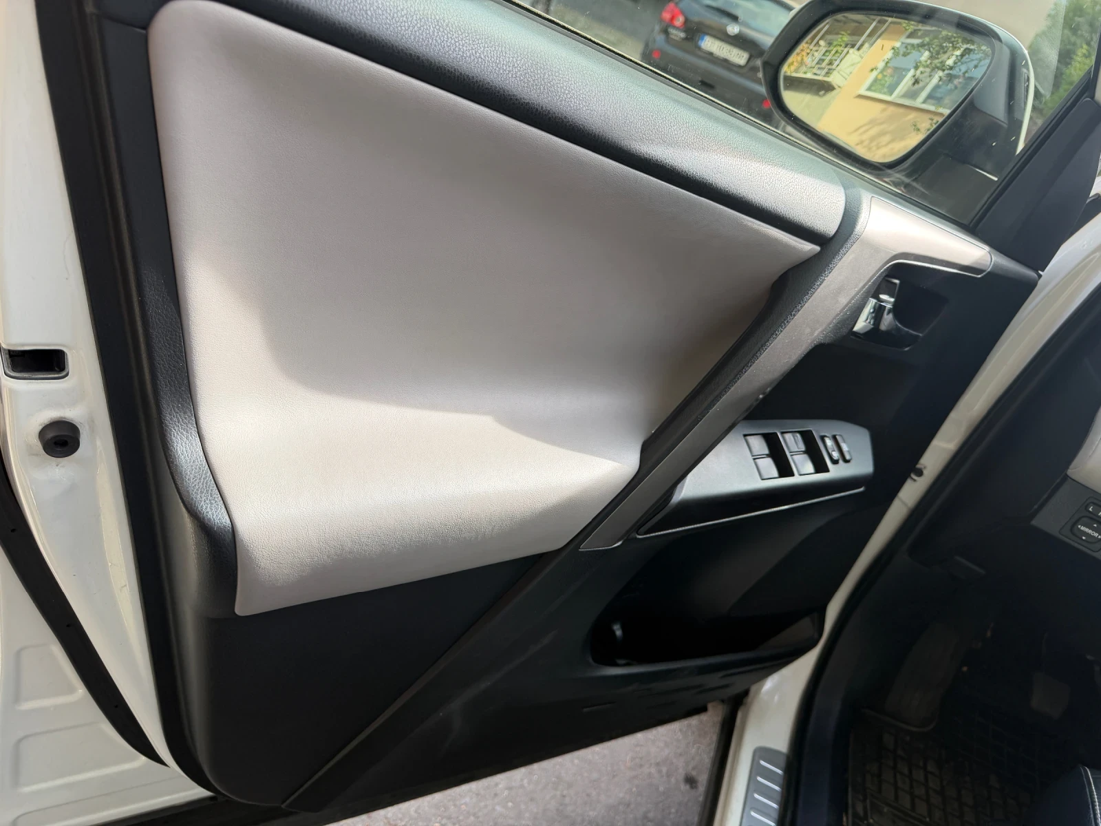 Toyota Rav4, снимка 13 - Автомобили и джипове - 56413845