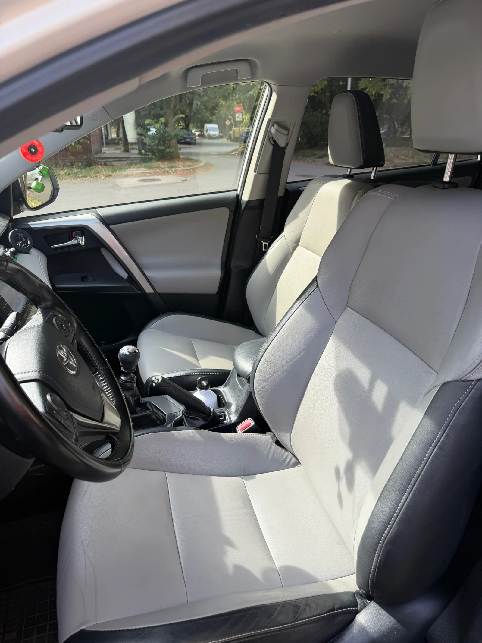 Toyota Rav4, снимка 3 - Автомобили и джипове - 56413845