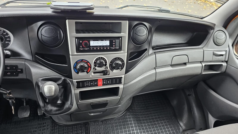 Iveco Daily ЖИВОТНОВОЗ 35c14 3.0D 6SP CH-ДВОЙНА ГУМА-ЛИЗИНГ, снимка 11 - Бусове и автобуси - 52479245