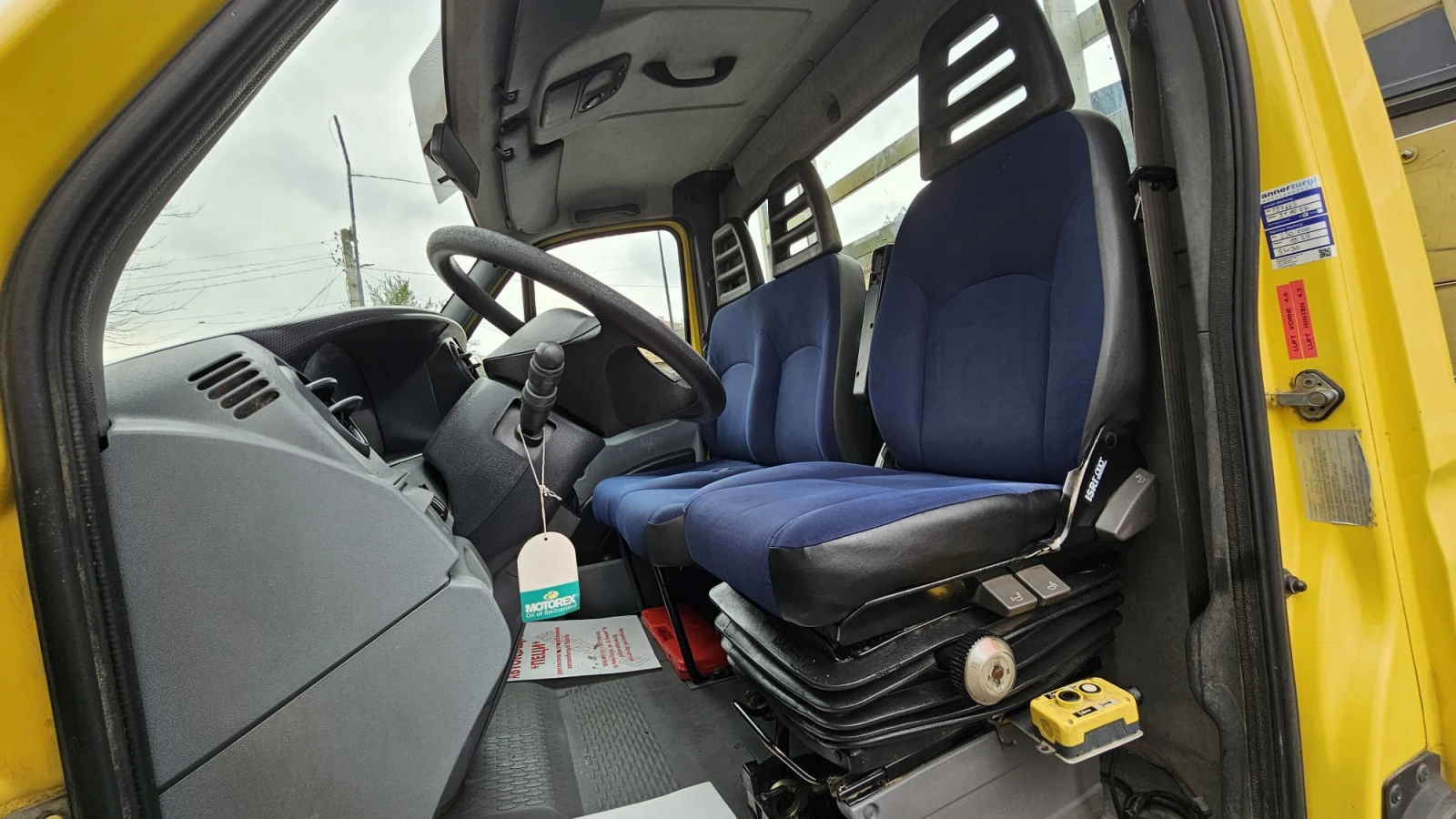 Iveco Daily 35C15 3.0D 6SP CH-ТРИСТРАННО РАЗ.-ЛИЗИНГ-ГАРАНЦИЯ - изображение 8
