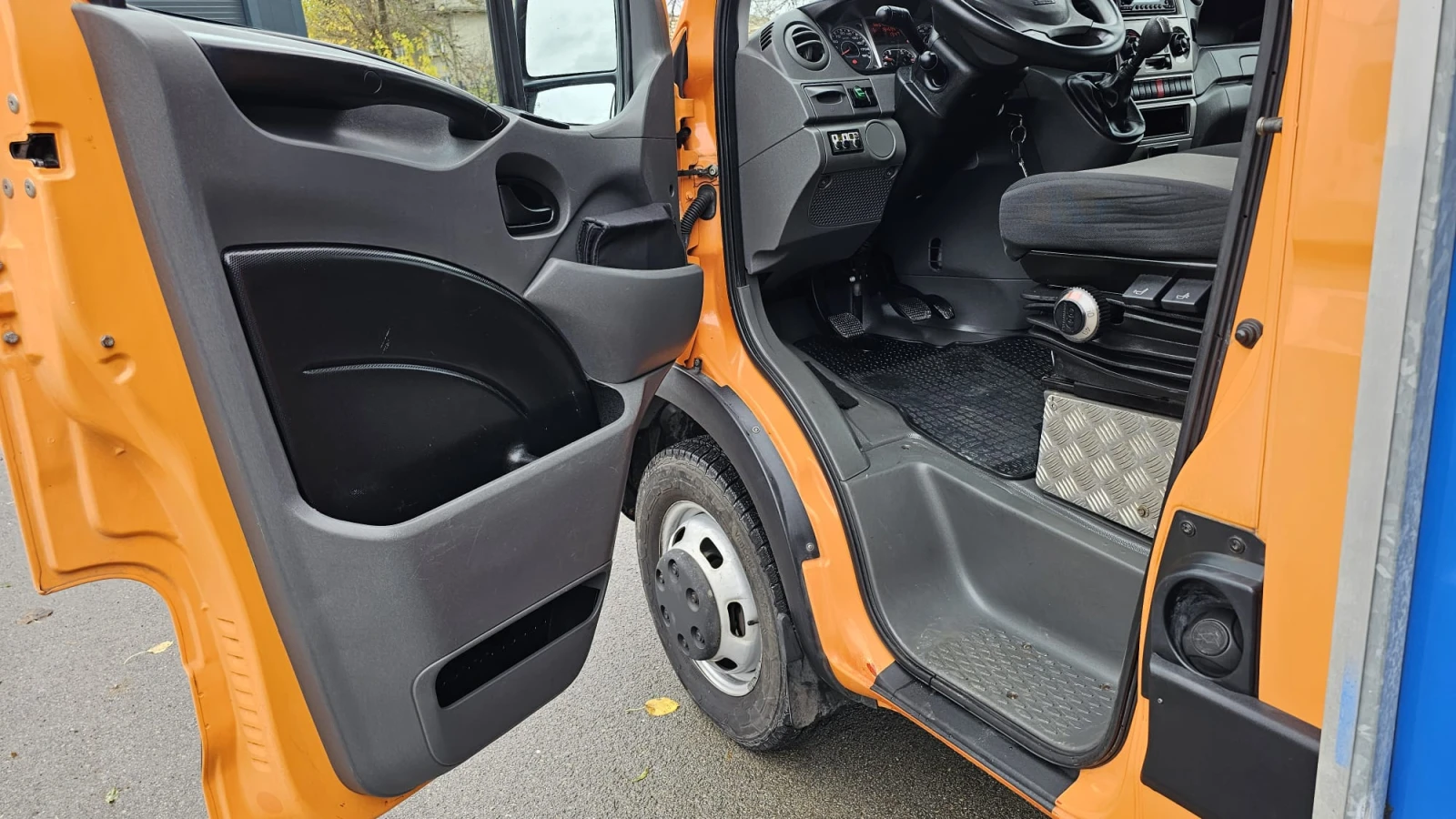 Iveco Daily ЖИВОТНОВОЗ 35c14 3.0D 6SP CH-ДВОЙНА ГУМА-ЛИЗИНГ - изображение 7