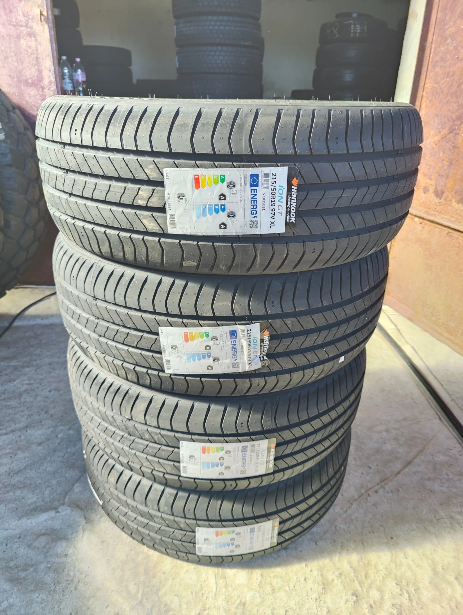 Гуми Летни 215/50R19, снимка 2 - Гуми и джанти - 54178096