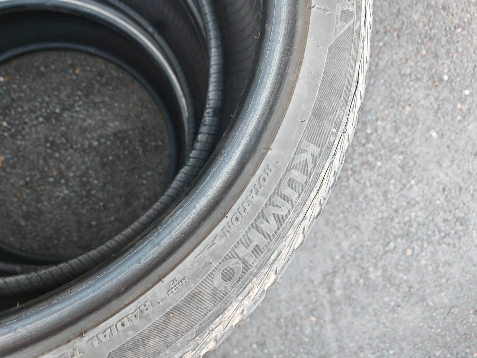 Гуми Всесезонни 245/40R18, снимка 3 - Гуми и джанти - 56001639