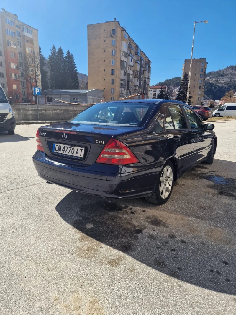 Mercedes-Benz C 220, снимка 3 - Автомобили и джипове - 49388795