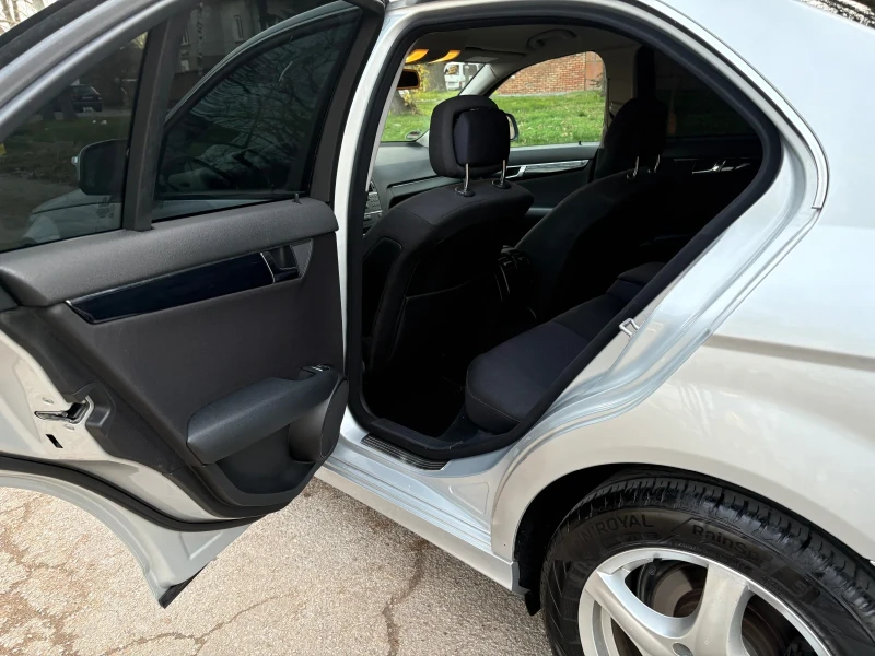 Mercedes-Benz C 180 Kompressor, снимка 13 - Автомобили и джипове - 52870621