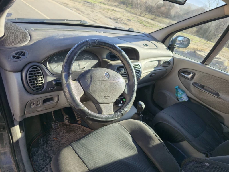 Renault Scenic, снимка 8 - Автомобили и джипове - 53013347