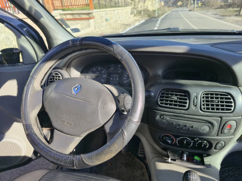 Renault Scenic, снимка 4 - Автомобили и джипове - 53013347