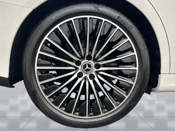 Mercedes-Benz E 220 d 4Matic = AMG Line = Advanced Plus Гаранция, снимка 4 - Автомобили и джипове - 54213934