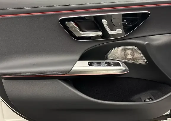 Mercedes-Benz E 220 d 4Matic = AMG Line = Advanced Plus Гаранция, снимка 5 - Автомобили и джипове - 54213934