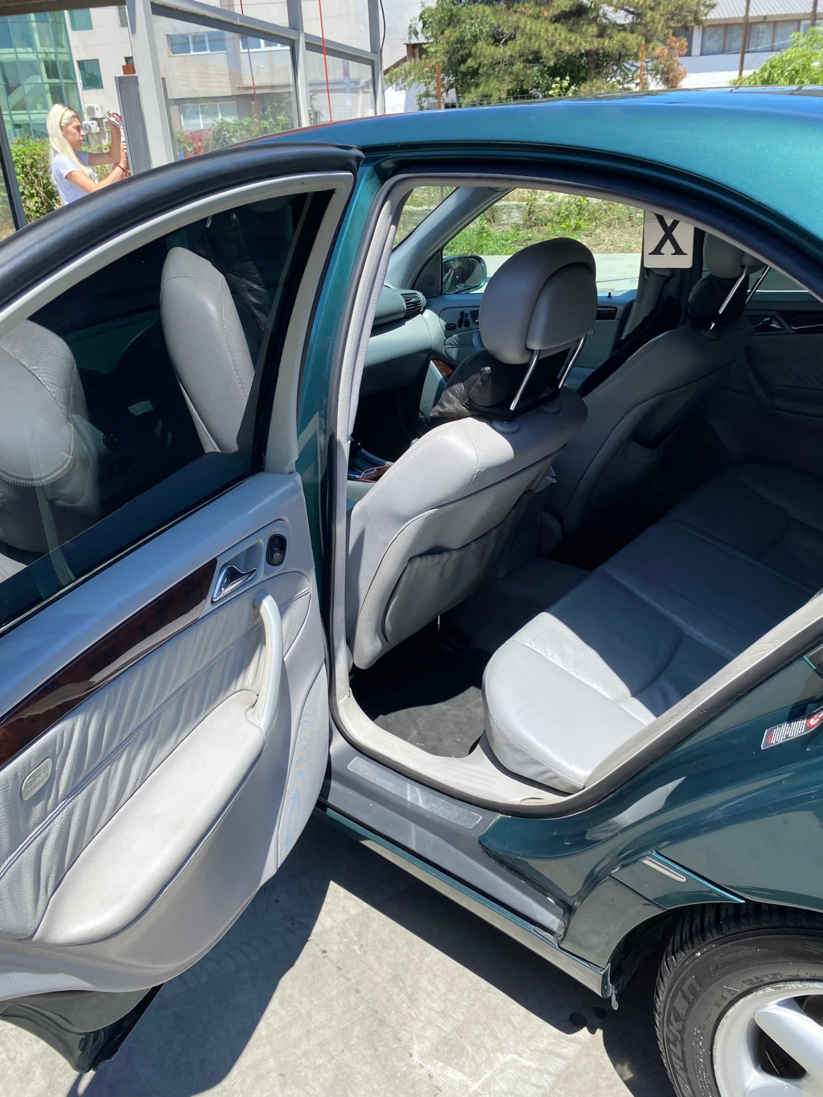 Mercedes-Benz C 320  - изображение 5