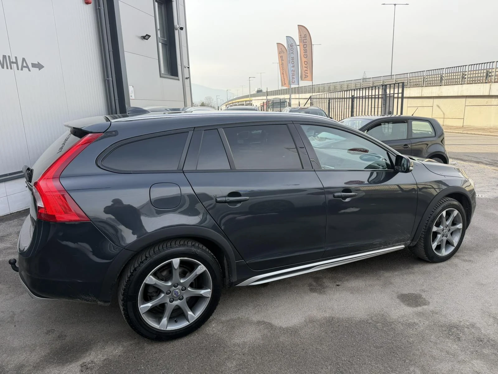 Volvo V60 Cross Country D5 2.4AWD - изображение 5
