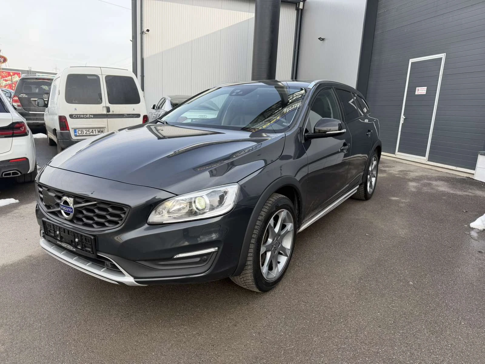 Volvo V60 Cross Country D5 2.4AWD - изображение 2