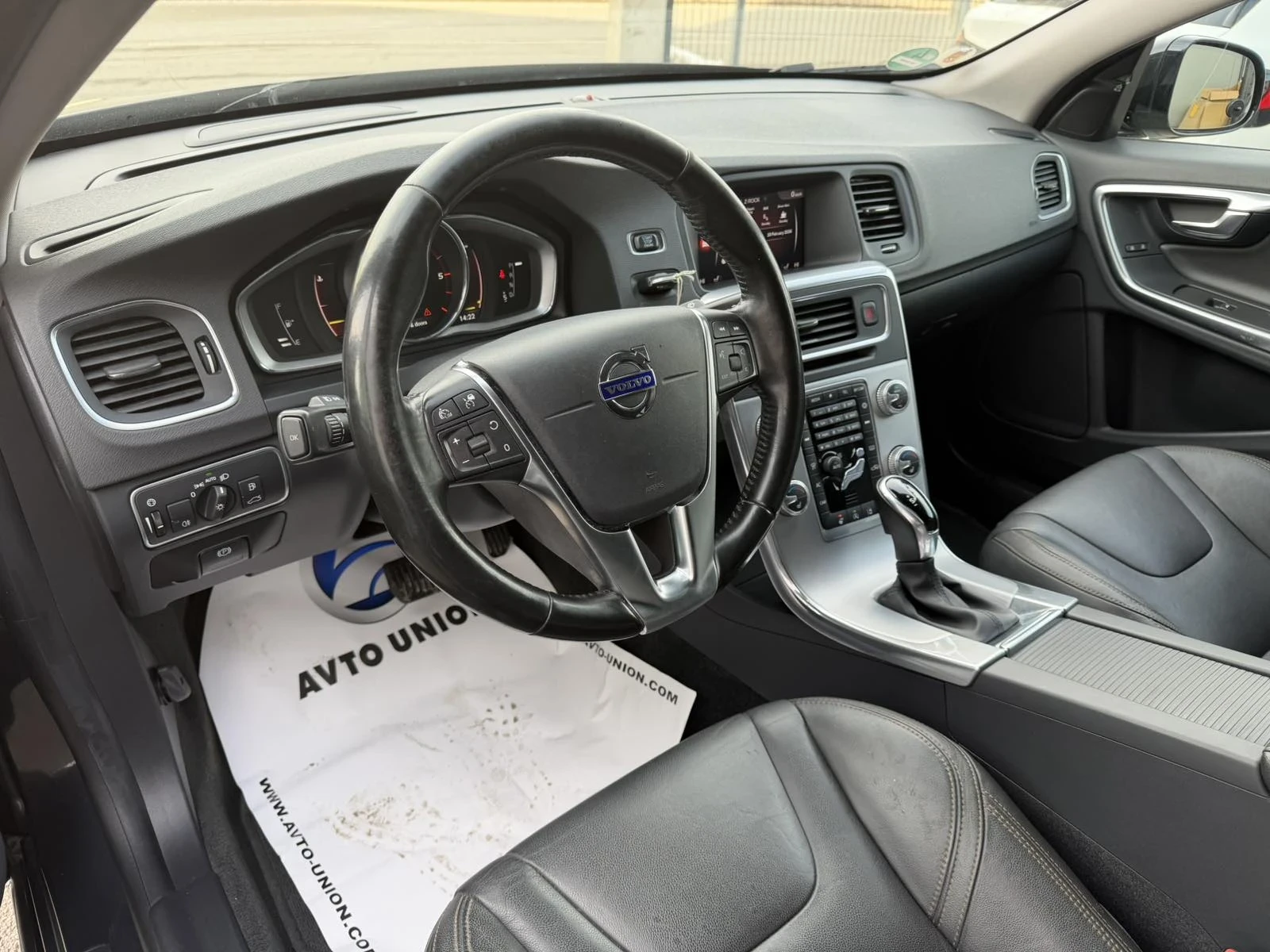 Volvo V60 Cross Country D5 2.4AWD - изображение 7