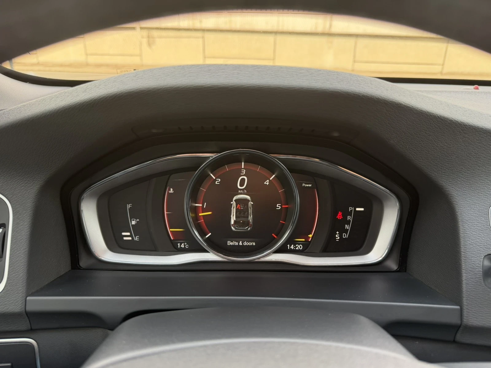 Volvo V60 Cross Country D5 2.4AWD - изображение 8