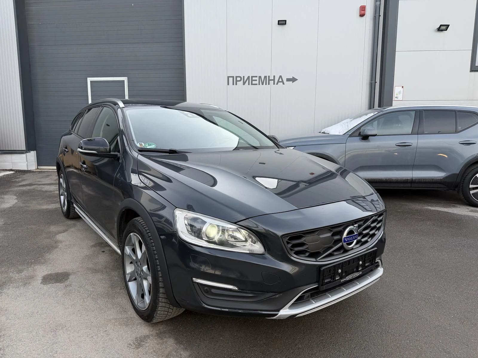 Volvo V60 Cross Country D5 2.4AWD - изображение 4