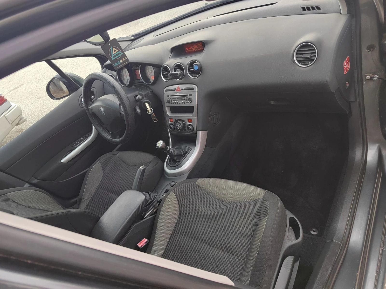 Peugeot 308 1.6hdi, снимка 9 - Автомобили и джипове - 54000713