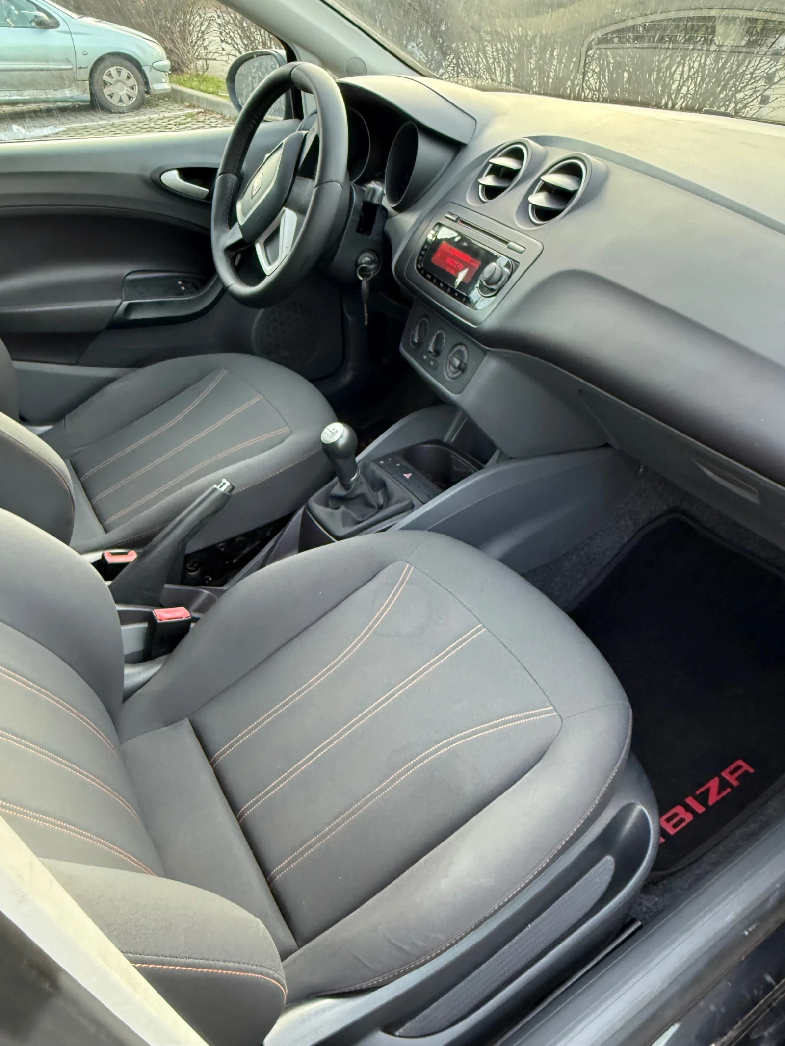 Seat Ibiza 1.2i klima нов внос, снимка 9 - Автомобили и джипове - 54166023