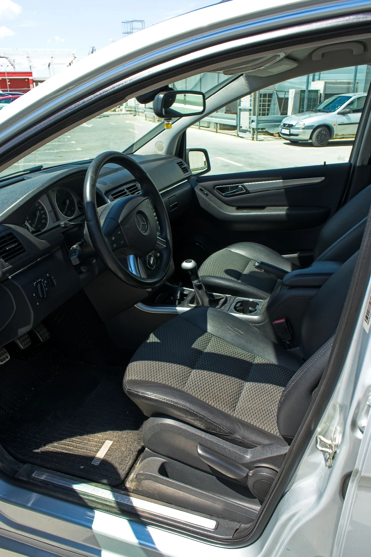 Mercedes-Benz B 180 6 скорости , снимка 7 - Автомобили и джипове - 54570414