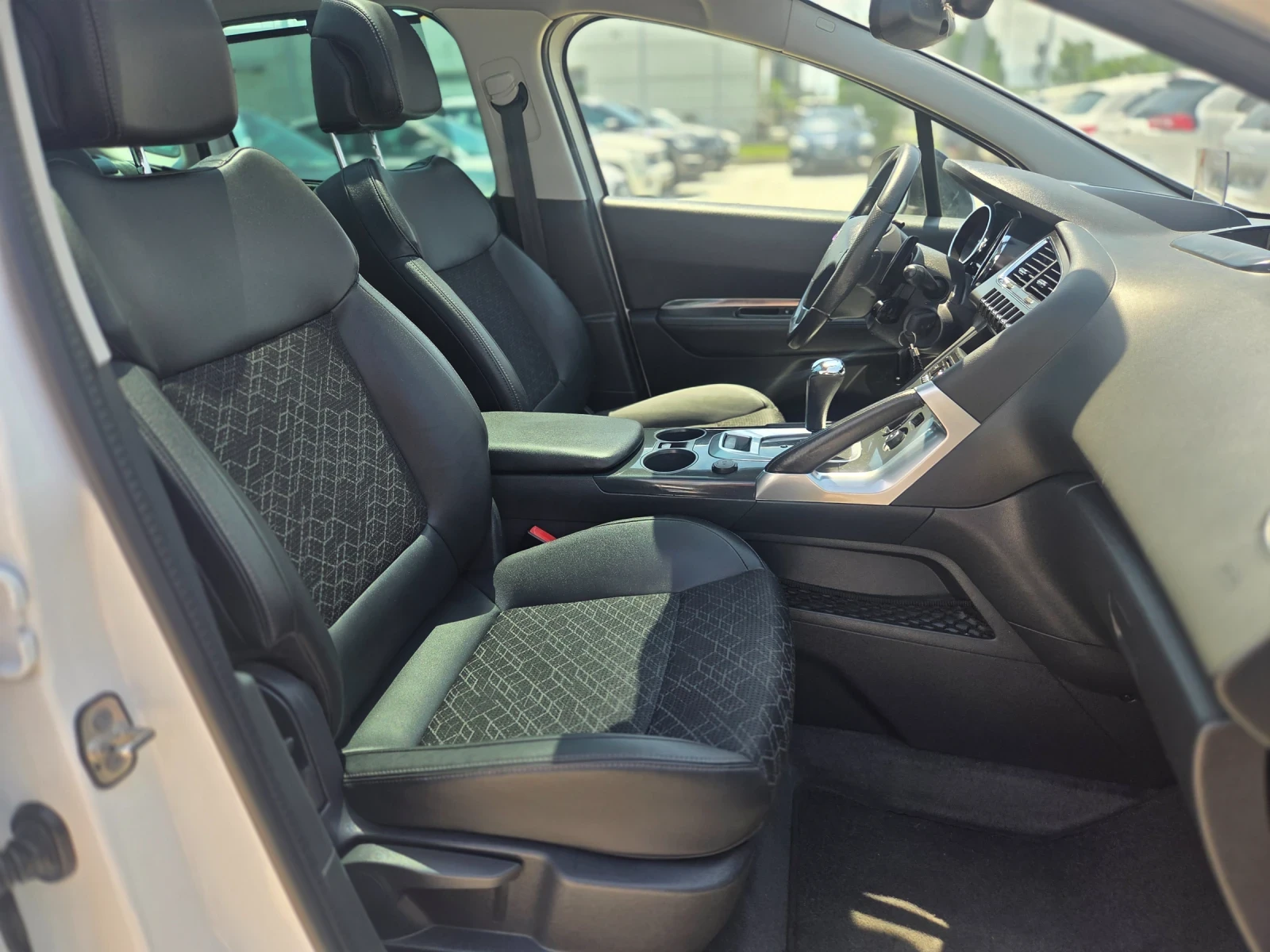 Peugeot 3008 ALLURE/АВТОМАТИК/FULL MAX!!!, снимка 14 - Автомобили и джипове - 55071678