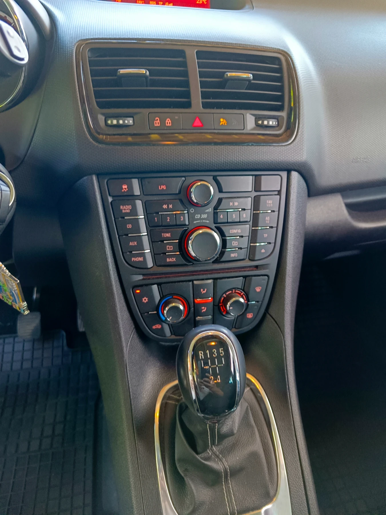 Opel Meriva Бензин/фабрична газ, снимка 10 - Автомобили и джипове - 55248162