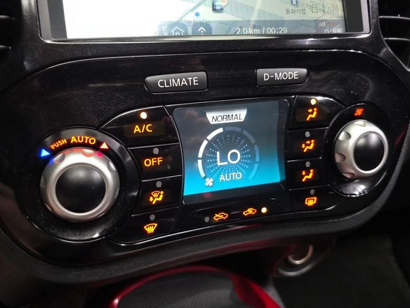 Nissan Juke 1.6 Automatic, снимка 16 - Автомобили и джипове - 56002870