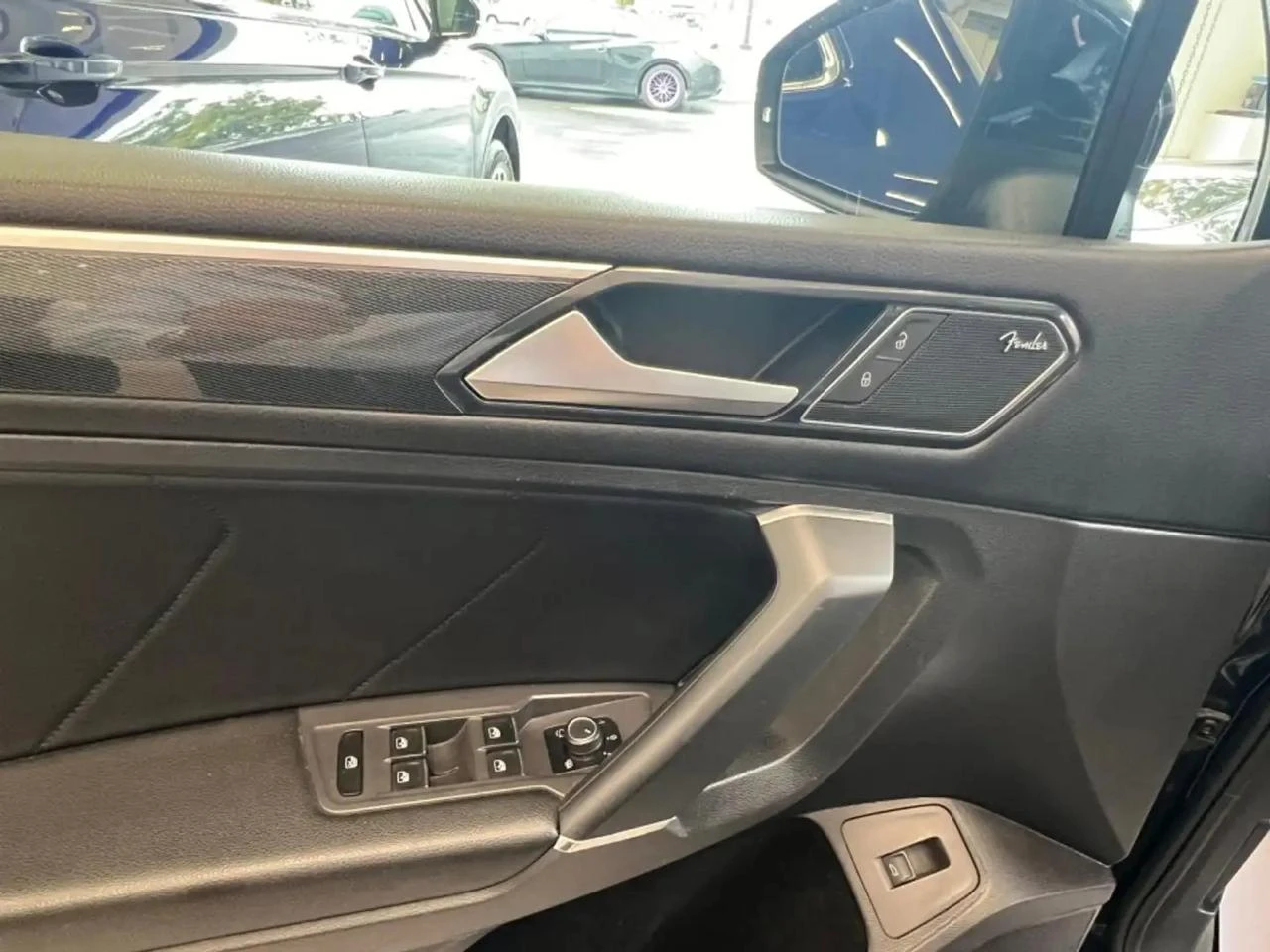 VW Tiguan Пано* подгрев* Premium* Fender - изображение 5