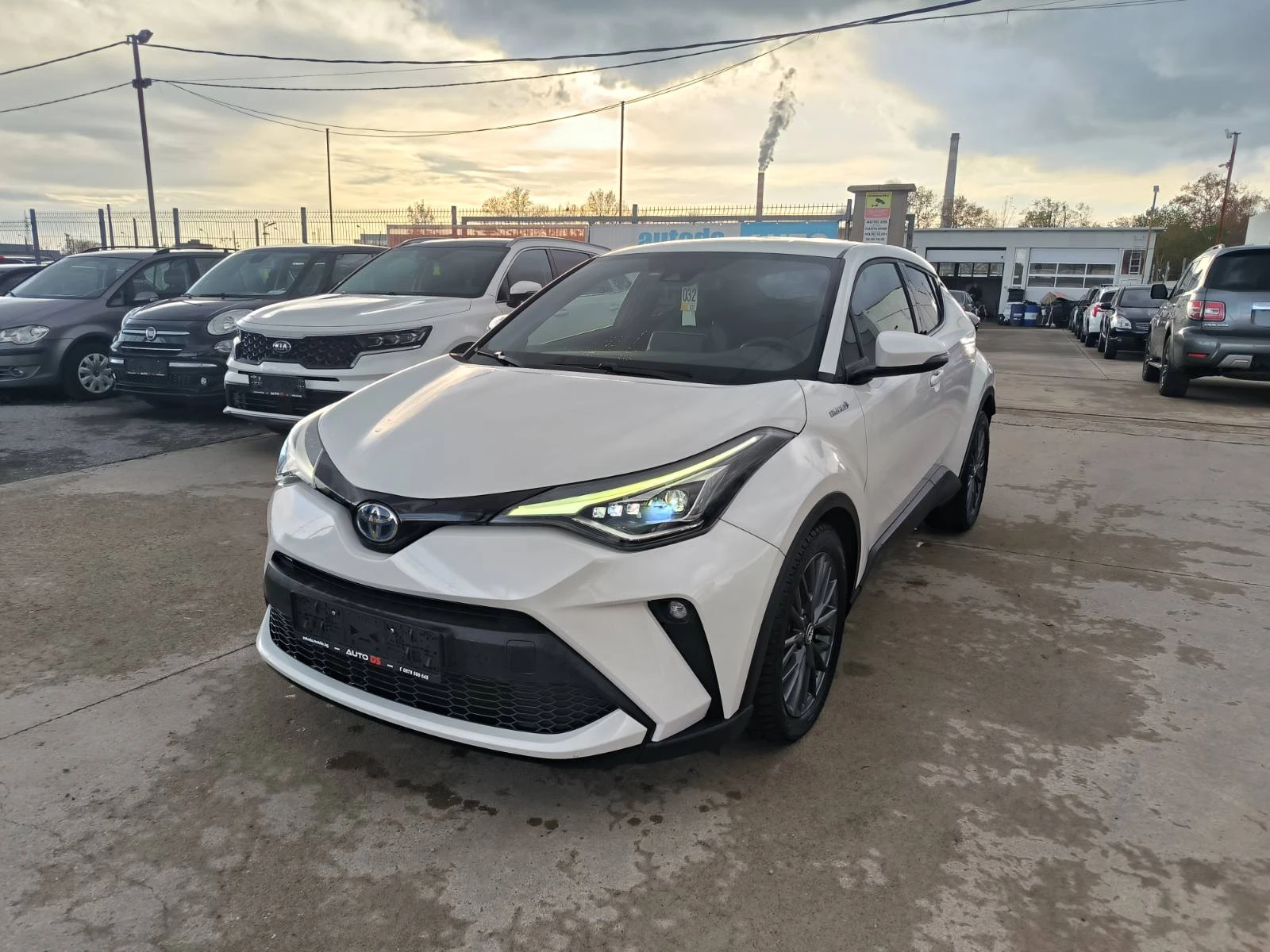 Toyota C-HR 1.8i-Hybrid-Euro-6D-Navi-Kamera-Keyless - изображение 2