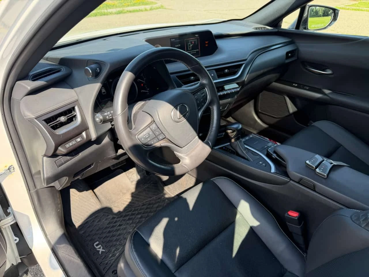 Lexus UX 250h| ОБДУХ| 2 КЛЮЧА| ПАНО| , снимка 7 - Автомобили и джипове - 55259569
