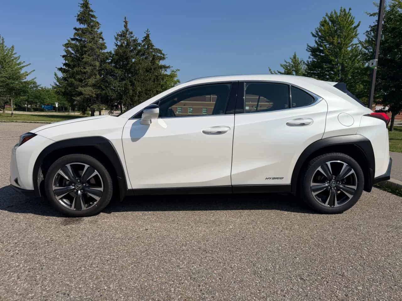 Lexus UX 250h| ОБДУХ| 2 КЛЮЧА| ПАНО| , снимка 2 - Автомобили и джипове - 55259569
