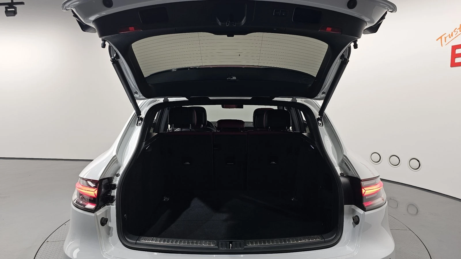 Porsche Macan ЛЮК* BOSE* 360* KEYLESS* ЕЛ. БАГАЖНИК* КРАЙНА ЦЕНА, снимка 17 - Автомобили и джипове - 55271972