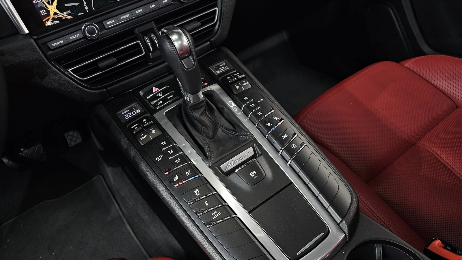 Porsche Macan ЛЮК* BOSE* 360* KEYLESS* ЕЛ. БАГАЖНИК* КРАЙНА ЦЕНА, снимка 9 - Автомобили и джипове - 55271972