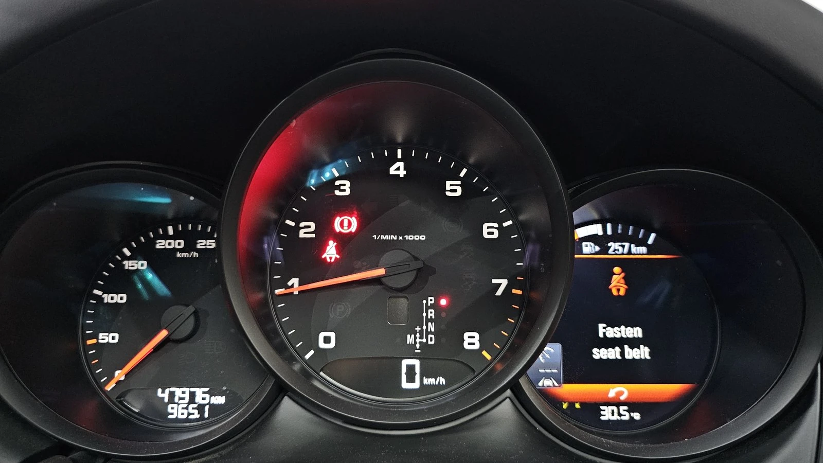 Porsche Macan ЛЮК* BOSE* 360* KEYLESS* ЕЛ. БАГАЖНИК* КРАЙНА ЦЕНА, снимка 8 - Автомобили и джипове - 55271972