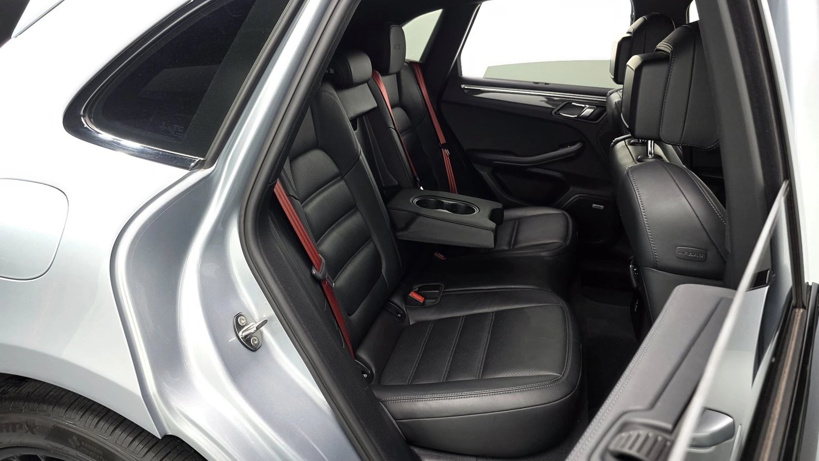 Porsche Macan GTS* ЛЮК* 360* KEYLESS* ПОДГРЕВ ВОЛАН* КРАЙНА ЦЕНА, снимка 11 - Автомобили и джипове - 55271972