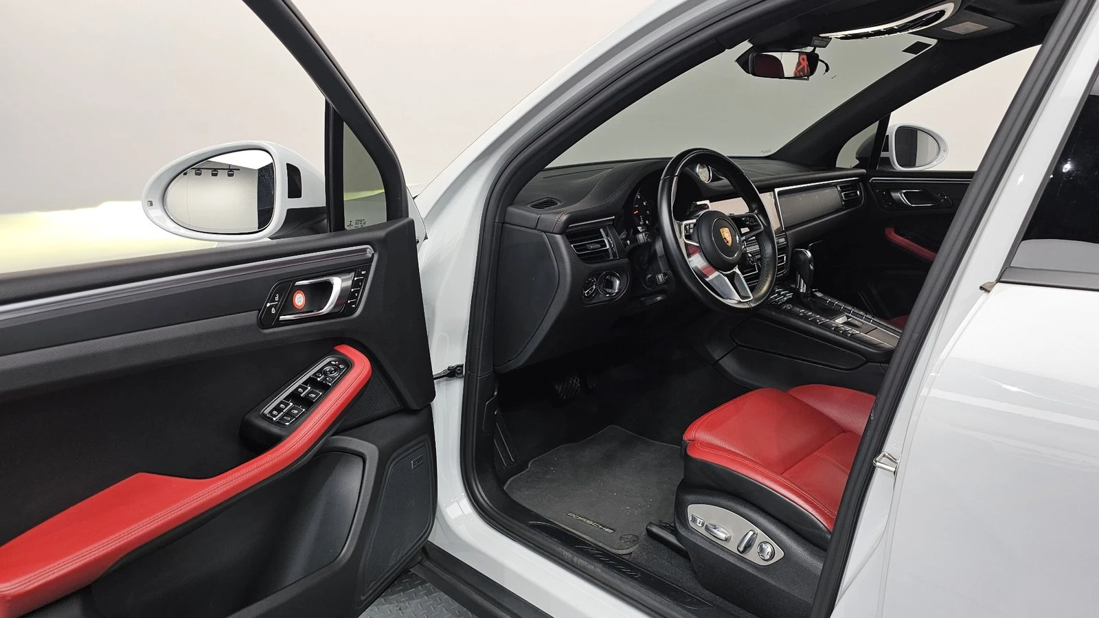 Porsche Macan ЛЮК* BOSE* 360* KEYLESS* ЕЛ. БАГАЖНИК* КРАЙНА ЦЕНА, снимка 10 - Автомобили и джипове - 55271972