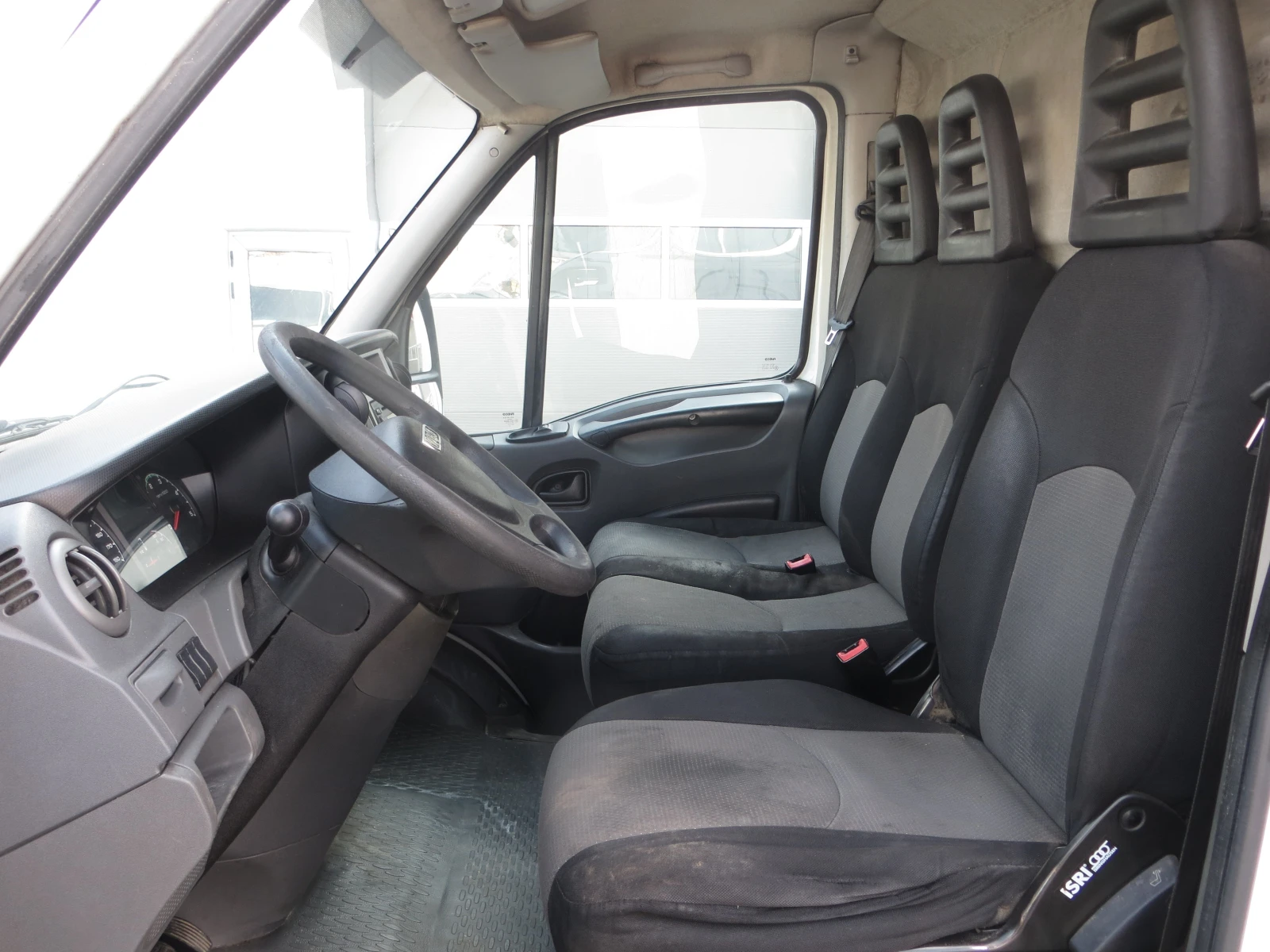 Iveco Daily 35S13-12 КУБ. М. ОБЕМ НА ТОВАРНОТО ПОМЕЩЕНИЕ - изображение 7