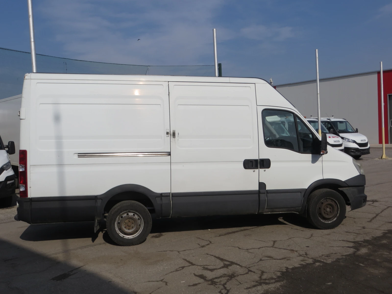 Iveco Daily 35S13-12 КУБ. М. ОБЕМ НА ТОВАРНОТО ПОМЕЩЕНИЕ - изображение 5