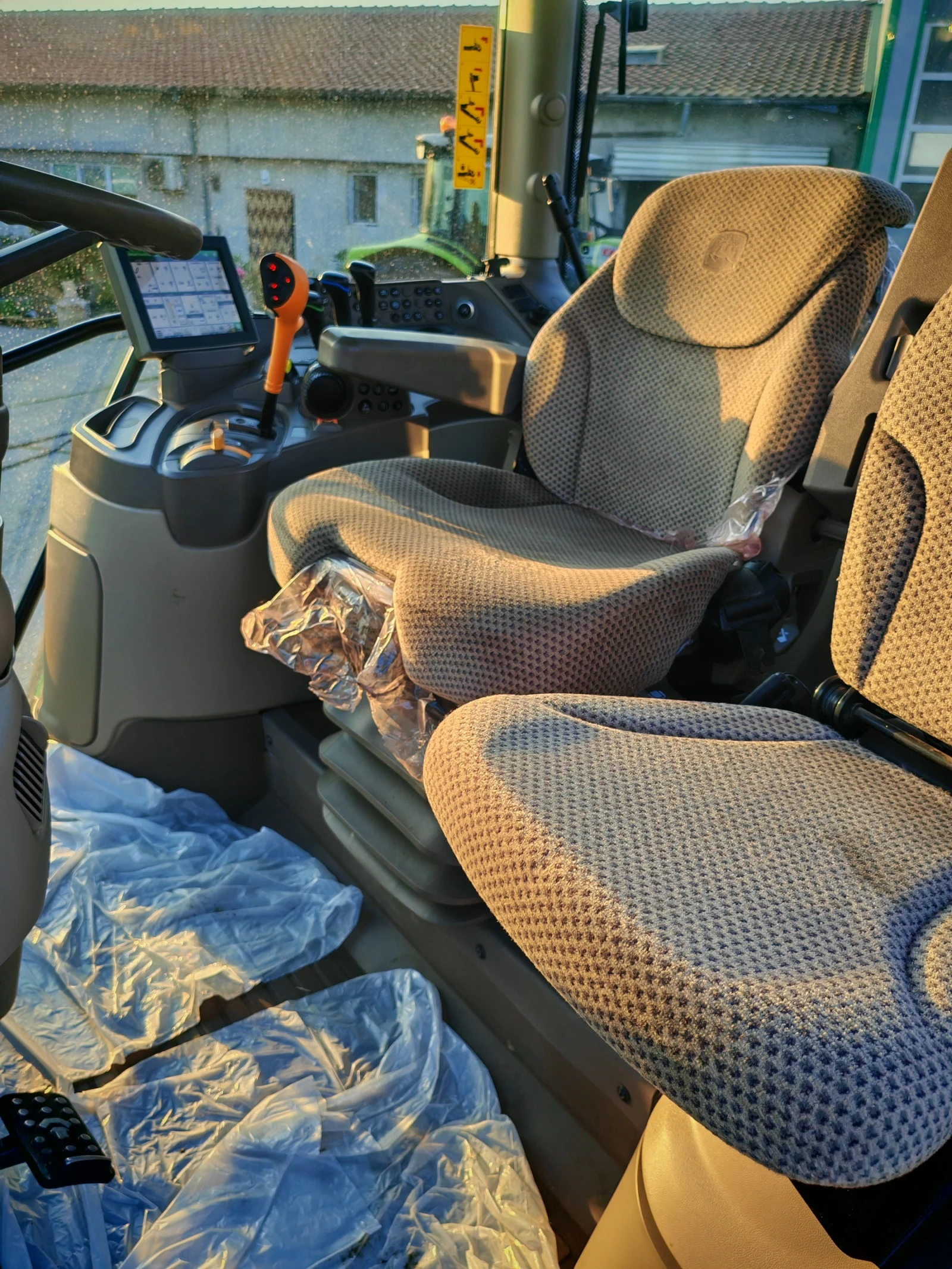  John Deere 6155R     20% | Mobile.bg   12