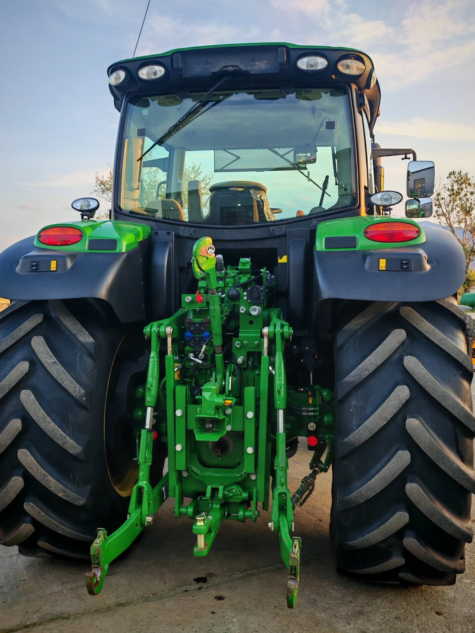 Трактор John Deere 6155R лизинг с първоначална вноска 20% - изображение 3