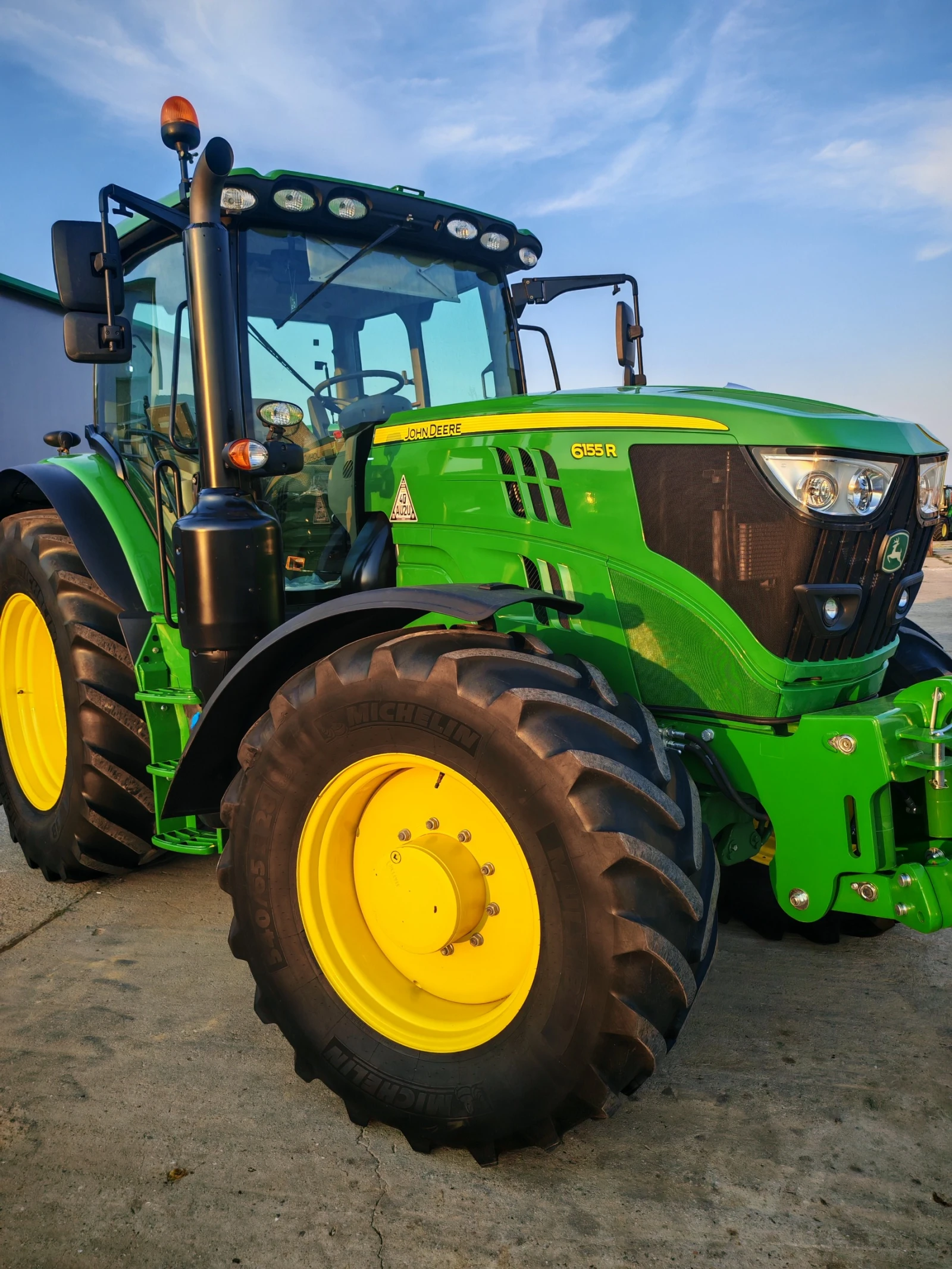 Трактор John Deere 6155R лизинг с първоначална вноска 20% - изображение 2