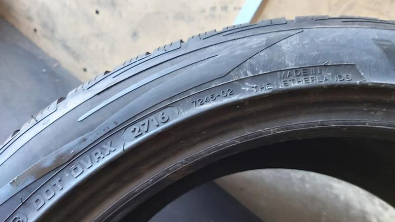 Гуми Зимни 245/40R18, снимка 7 - Гуми и джанти - 27512261