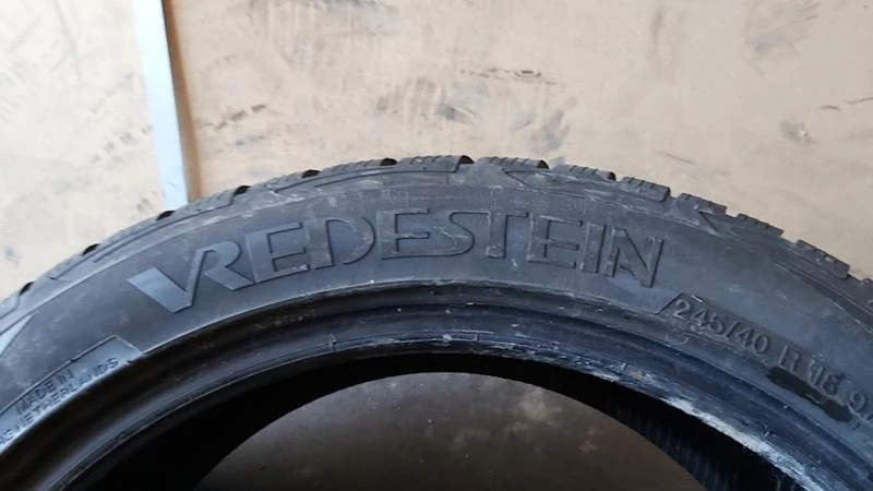 Гуми Зимни 245/40R18, снимка 5 - Гуми и джанти - 27512261