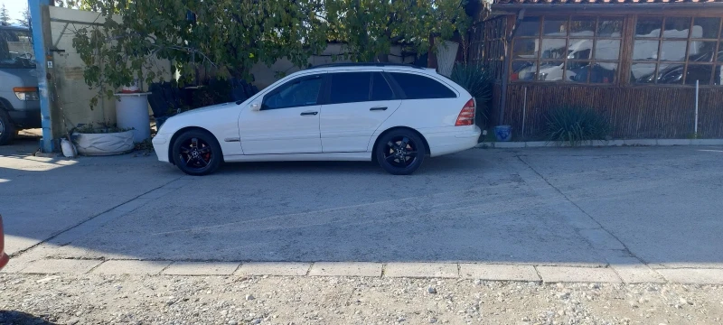 Mercedes-Benz C 200, снимка 4 - Автомобили и джипове - 49212911