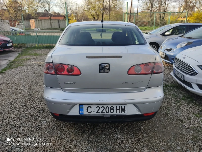 Seat Cordoba 1.4/75кс, климатик , снимка 5 - Автомобили и джипове - 49702160
