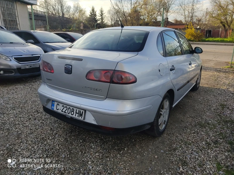 Seat Cordoba 1.4/75кс, климатик , снимка 4 - Автомобили и джипове - 49702160