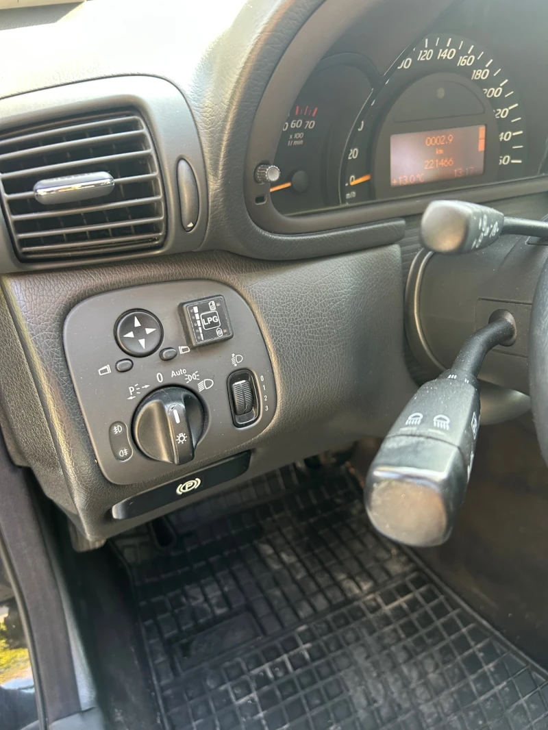 Mercedes-Benz C 180 ГАЗ, снимка 13 - Автомобили и джипове - 52432454