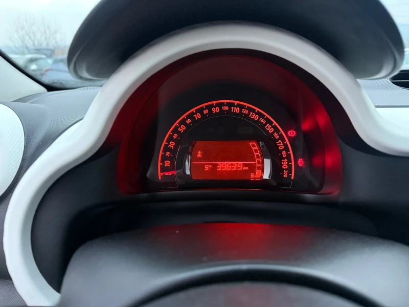 Renault Twingo 0.9 LIMITED 39 000 km , снимка 15 - Автомобили и джипове - 52792964