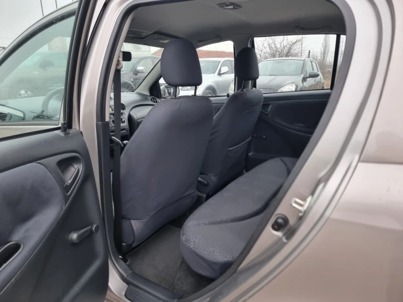 Toyota Yaris 1.3VVT-I, снимка 11 - Автомобили и джипове - 53563670