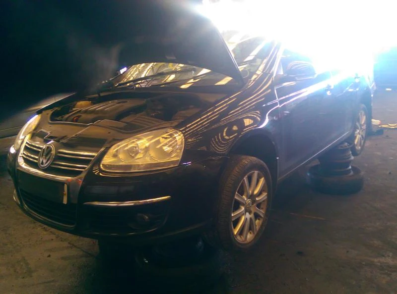 VW Jetta 2.0rdiЧасти, снимка 11 - Автомобили и джипове - 7115555