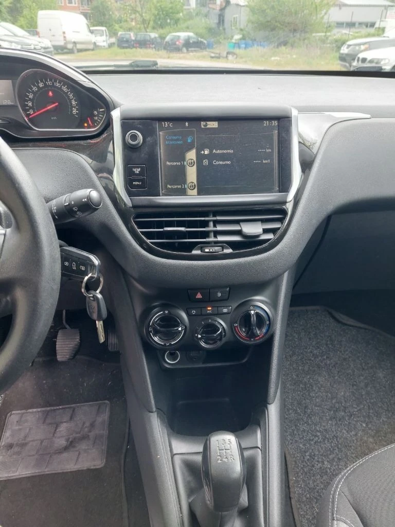 Peugeot 208, снимка 11 - Автомобили и джипове - 47541059